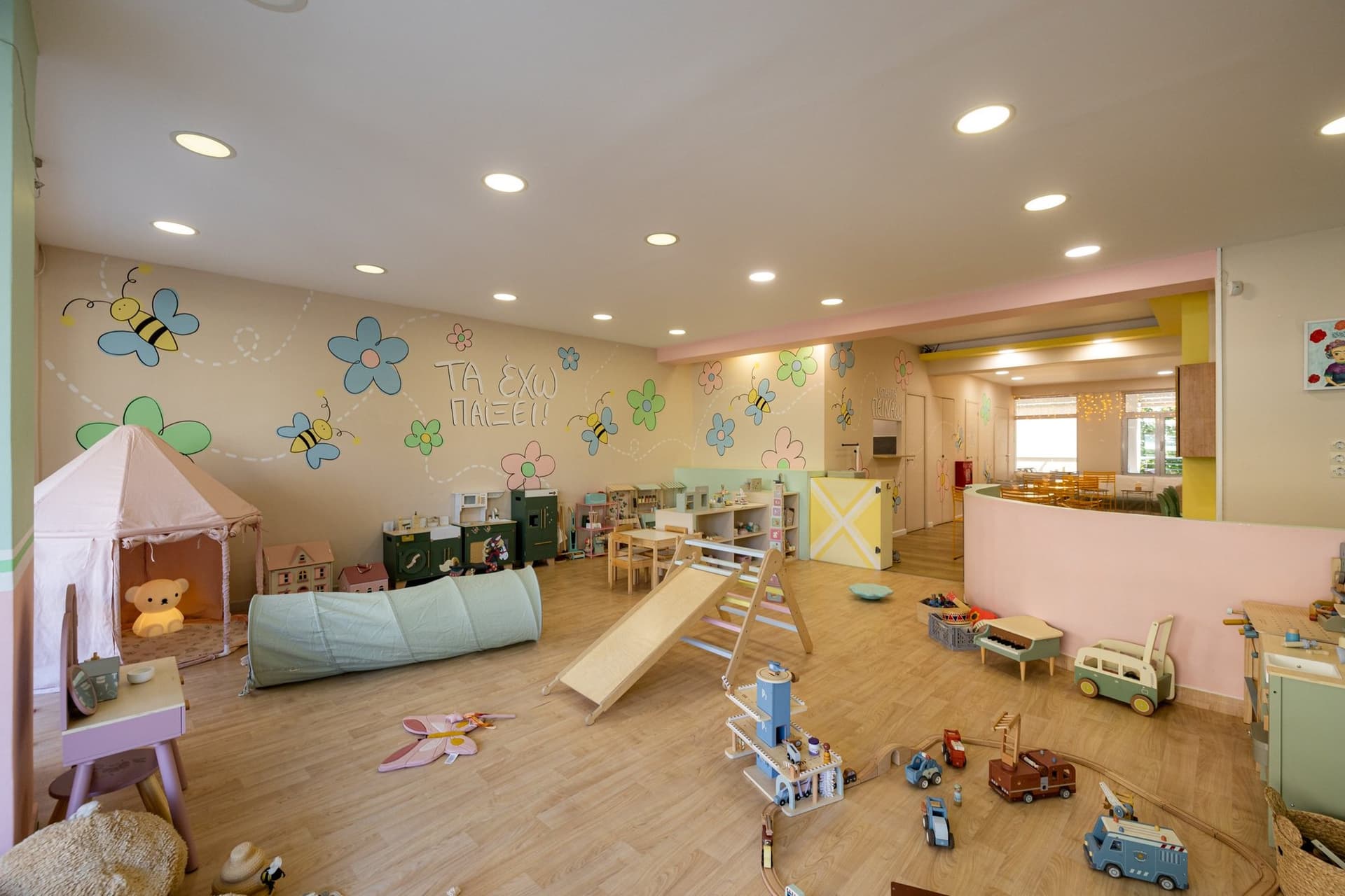 Ο παιδότοπος του Honey Nest