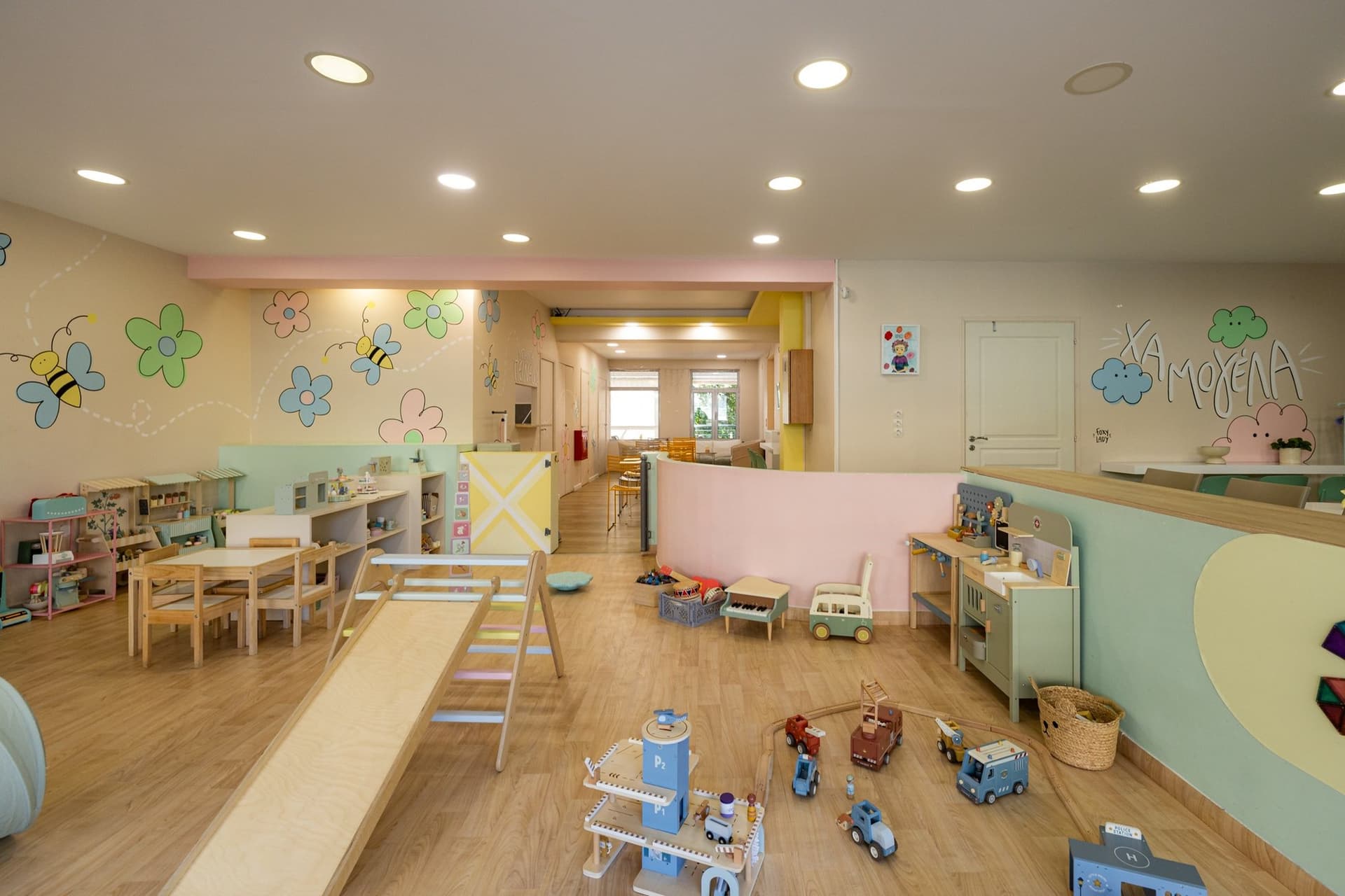 Ο χώρος παιχνιδιού του Honey Nest — ζεστός και όμορφα σχεδιασμένος για παιδιά